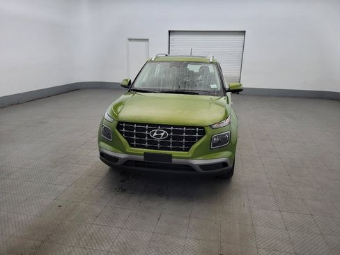 Used 2024 Hyundai Venue SEL FWD image 15