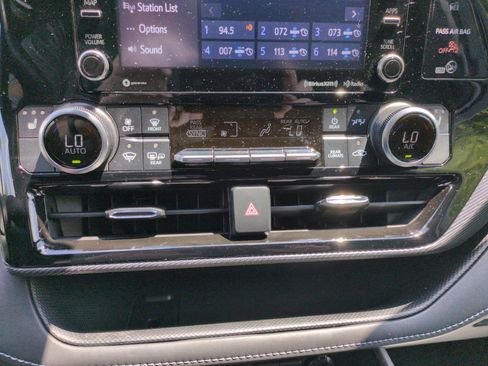 Used 2021 Toyota Highlander XSE AWD/4WD image 20