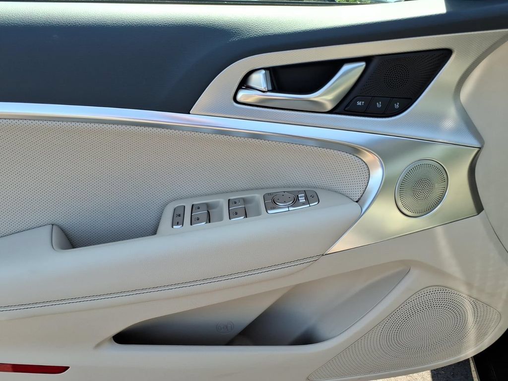Used 2026 Genesis G70 2.5T Prestige RWD image 15