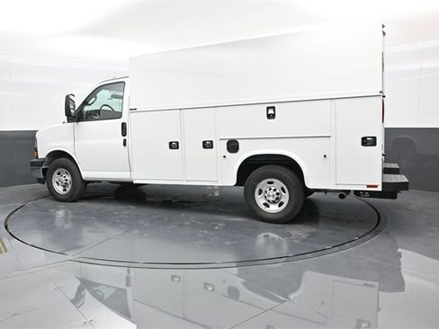 New 2025 Chevrolet Express 3500 w/ Power Convenience Package image 4