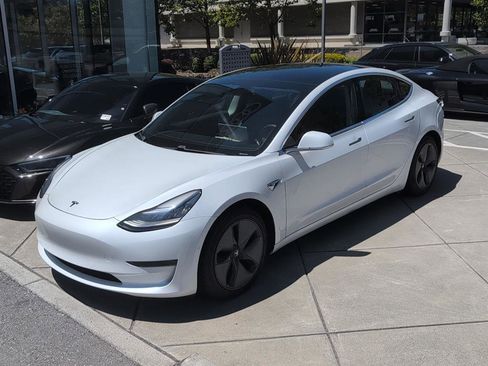 Used 2020 Tesla Model 3 Standard Range Plus RWD image 1