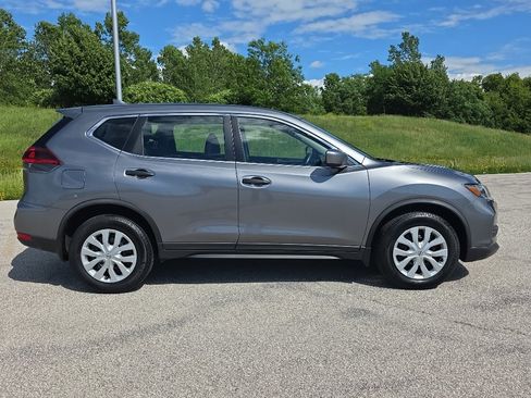 Used 2018 Nissan Rogue S AWD/4WD image 3