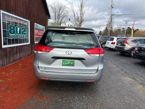 Used 2014 Toyota Sienna L image 7