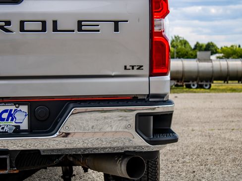 Used 2020 Chevrolet Silverado 3500 LTZ w/ LTZ Plus Package AWD/4WD image 18