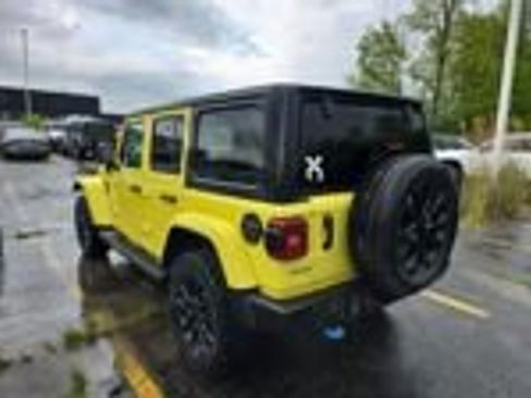 Used 2022 Jeep Wrangler Unlimited Sahara w/ Cold Weather Group AWD/4WD image 7