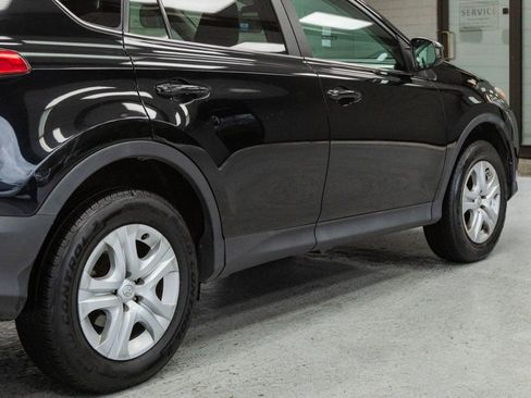 Used 2015 Toyota RAV4 LE image 28