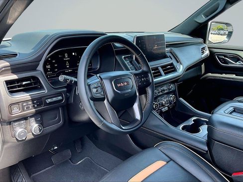 Used 2023 GMC Yukon XL AT4 w/ Technology Package AWD/4WD image 15