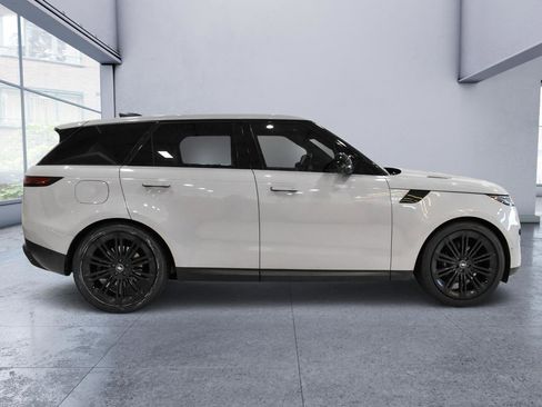 Used 2024 Land Rover Range Rover Sport SE AWD/4WD image 6