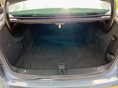 Used 2010 Mercedes-Benz E 350 Sedan image 17