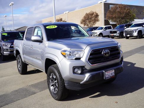 Used 2019 Toyota Tacoma SR5 image 1