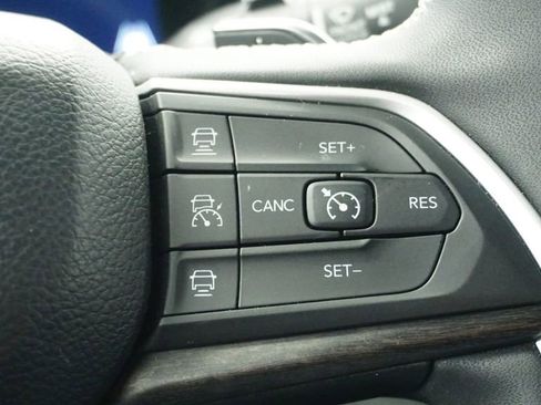 Certified 2023 Jeep Grand Cherokee Limited w/ Black Appearance Package image 33