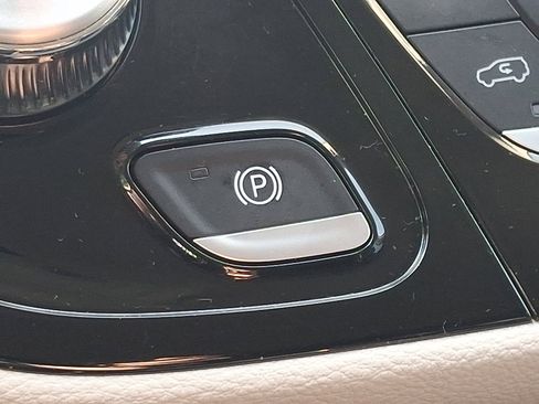 Certified 2023 Chrysler Pacifica Touring-L AWD/4WD image 25