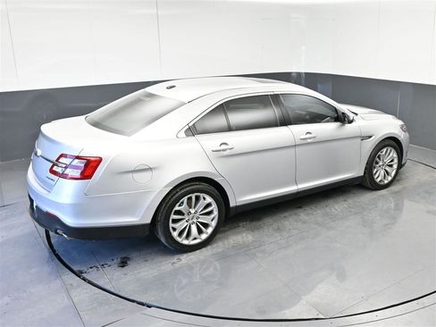 Used 2018 Ford Taurus Limited image 25