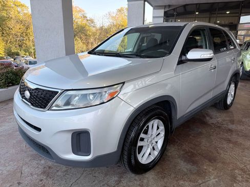 Used 2015 Kia Sorento LX image 3