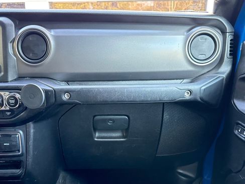 Used 2023 Jeep Gladiator Sport image 30