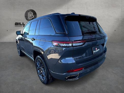 New 2025 Jeep Grand Cherokee Summit image 9