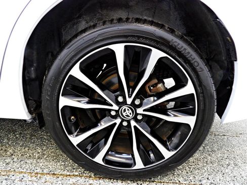 Used 2018 Toyota Corolla SE FWD image 19
