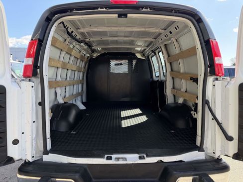 Used 2024 Chevrolet Express 2500 w/ Driver Convenience Package image 10