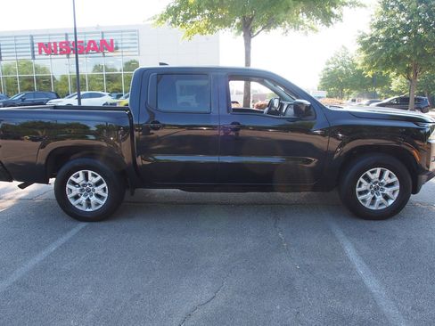 Used 2023 Nissan Frontier SV RWD image 9