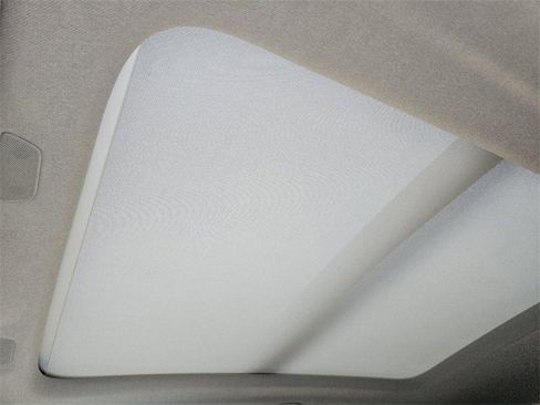 Certified 2025 Volvo XC40 B5 Ultra w/ Climate Package image 32