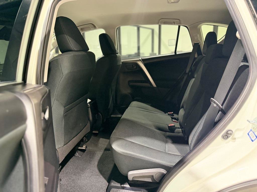 Used 2018 Toyota RAV4 LE FWD image 12