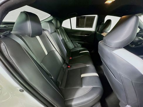 Used 2025 Toyota Camry SE image 11