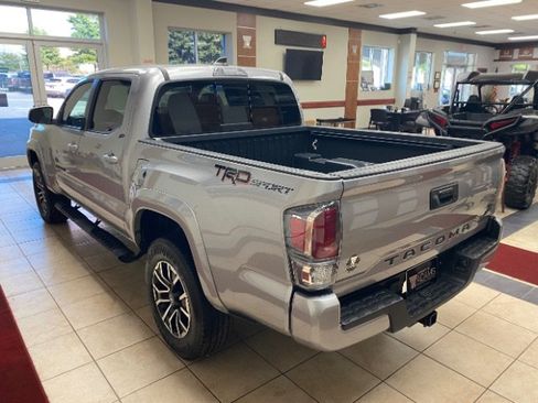 Used 2021 Toyota Tacoma TRD Sport RWD image 2