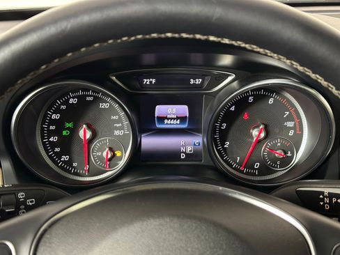 Used 2019 Mercedes-Benz GLA 250 4MATIC w/ Premium Package image 11