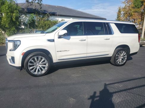 Used 2021 GMC Yukon XL Denali w/ Denali Premium Package image 2