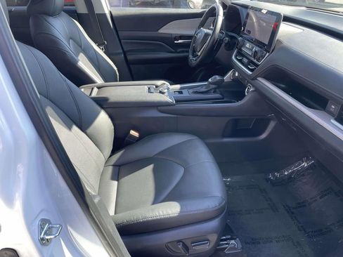 Used 2025 Toyota Grand Highlander AWD image 49