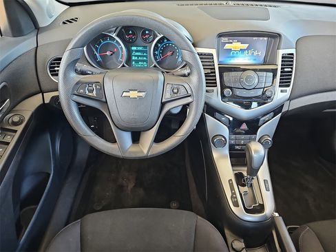 Used 2015 Chevrolet Cruze LT image 15