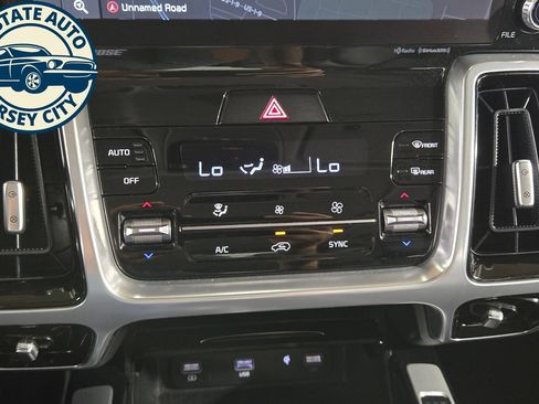 Used 2021 Kia Sorento SX Prestige AWD/4WD image 16