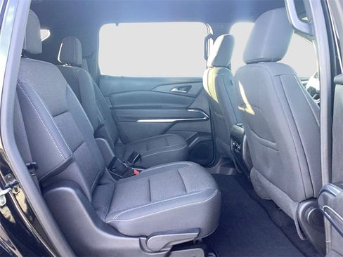 Used 2025 Chevrolet Traverse LT image 34