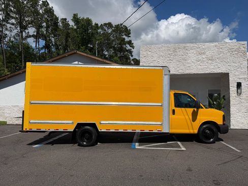 Used 2016 GMC Savana 3500 Extended RWD image 17