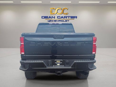 Used 2024 Chevrolet Silverado 2500 LT w/ Midnight Edition AWD/4WD image 4