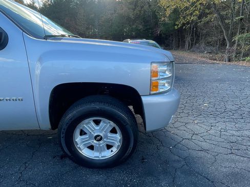 Used 2010 Chevrolet Silverado 1500 LTZ w/ Z71 Appearance Package image 12