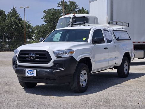 Used 2022 Toyota Tacoma SR RWD image 3