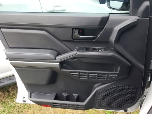 Used 2024 Toyota Tacoma SR5 image 29