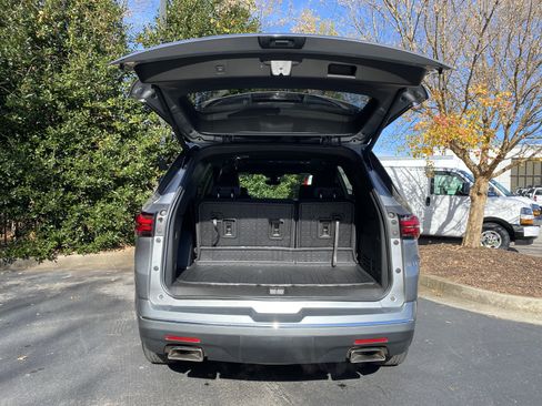 Used 2023 Chevrolet Traverse Premier image 11