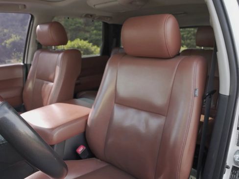 Used 2016 Toyota Sequoia Platinum image 7