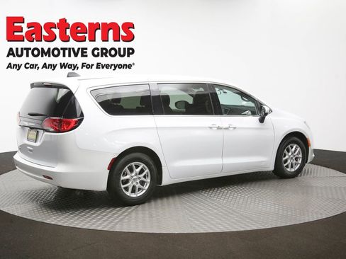 Used 2022 Chrysler Voyager LX image 39