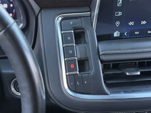 Used 2023 Chevrolet Suburban Premier image 25