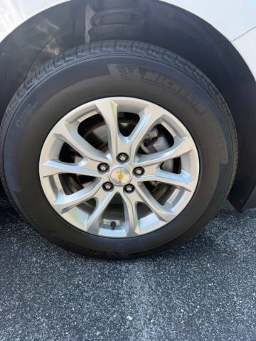 Used 2021 Chevrolet Equinox LS FWD image 32