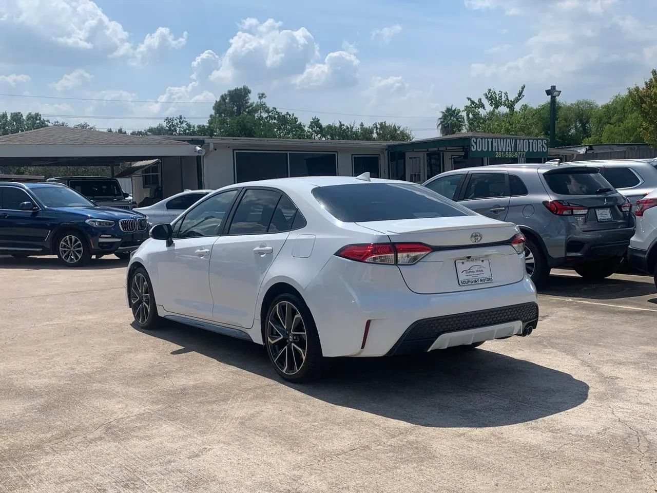 Used 2021 Toyota Corolla SE FWD image 5