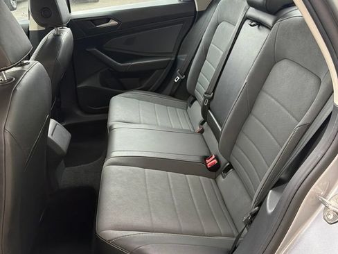 Used 2025 Volkswagen Jetta SE FWD image 5
