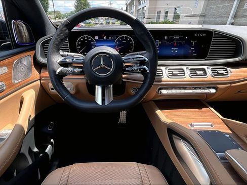 Certified 2026 Mercedes-Benz GLS 580 4MATIC image 5