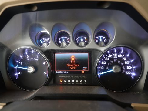 Used 2015 Ford F250 Lariat w/ Lariat Ultimate Package AWD/4WD image 11