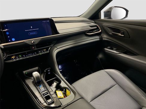 Used 2025 Toyota Crown Signia image 25