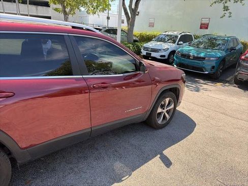 Certified 2020 Jeep Cherokee Limited AWD/4WD image 3