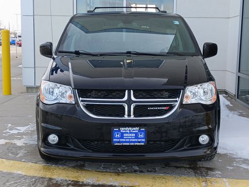 Used 2020 Dodge Grand Caravan SXT image 3